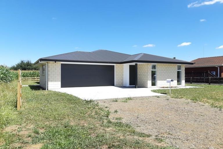 Photo of property in 18 Coolen Place, Tuakau, 2121