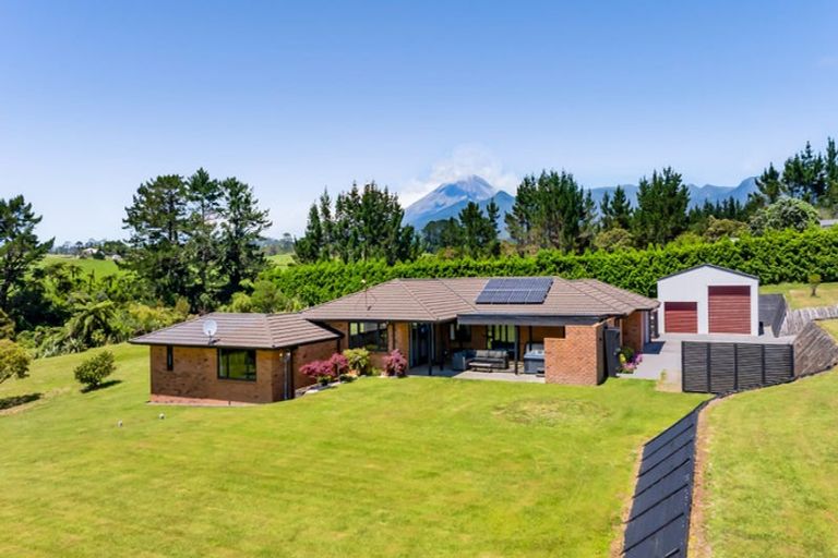 Photo of property in 1347 Carrington Road, Hurworth, New Plymouth, 4371
