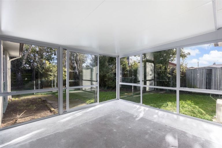 Photo of property in 47 Oakley Crescent, Hornby, Christchurch, 8042