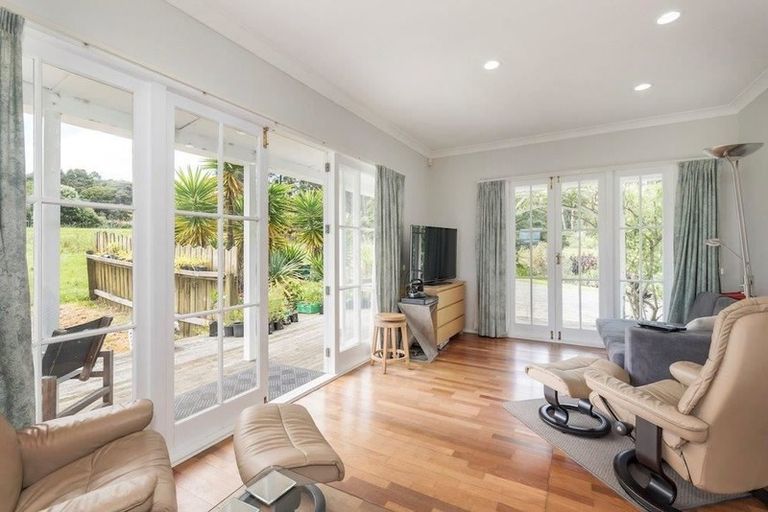 Photo of property in 384 Mangakura Road, Helensville, 0875