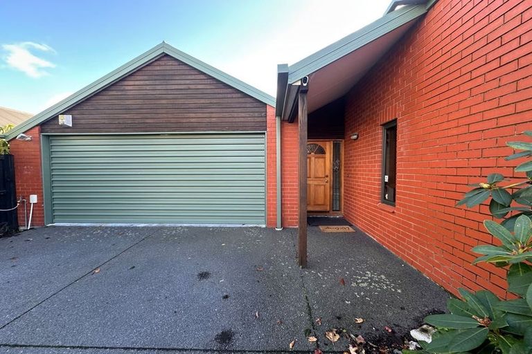 Photo of property in 2 Yarrum Lane, Avonhead, Christchurch, 8042