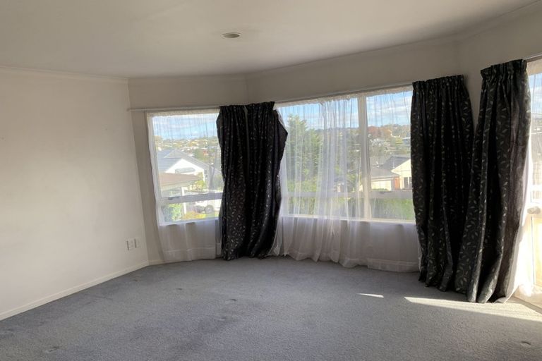 Photo of property in 16 Stephanie Close, Glenfield, Auckland, 0629