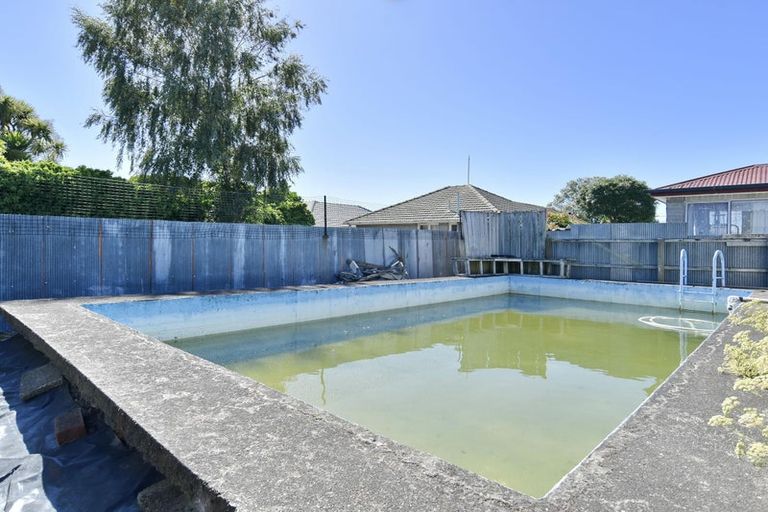 Photo of property in 1/17 Frensham Crescent, Woolston, Christchurch, 8062