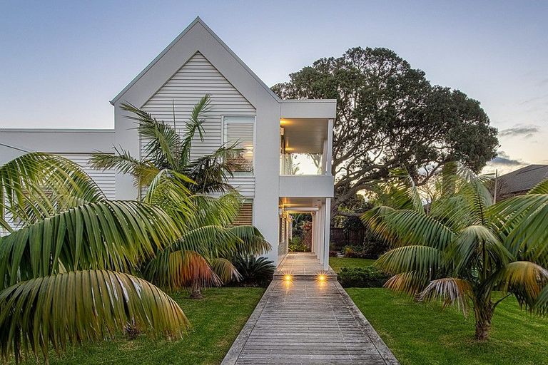 Photo of property in 6 Tiri Road, Milford, Auckland, 0620
