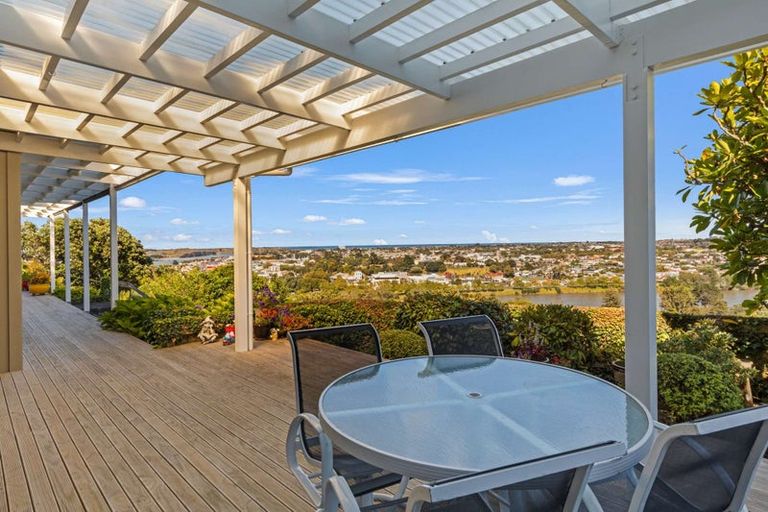 Photo of property in 24 Wairere Road, Bastia Hill, Whanganui, 4500