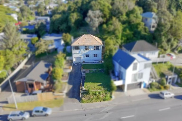 Photo of property in 92 Newlands Road, Newlands, Wellington, 6037