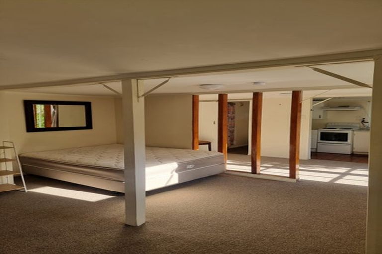 Photo of property in 16 Borlase Street, Brooklyn, Wellington, 6021