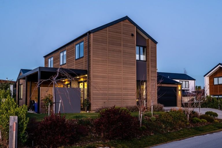 Photo of property in 4 Kapuka Lane, Wanaka, 9305