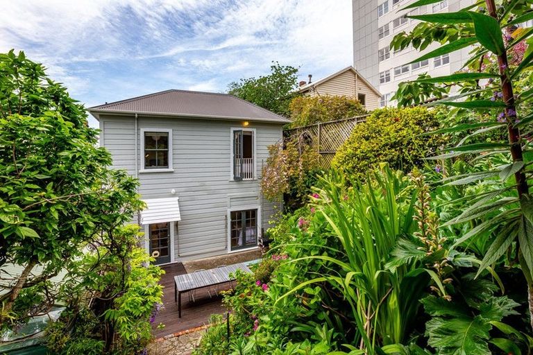 Photo of property in 12 Tinakori Road, Thorndon, Wellington, 6011