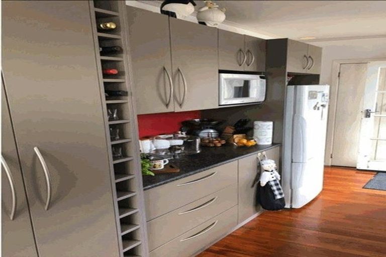Photo of property in Peninsula Primary School, 61 Wharf Road, Te Atatu Peninsula, Auckland, 0610