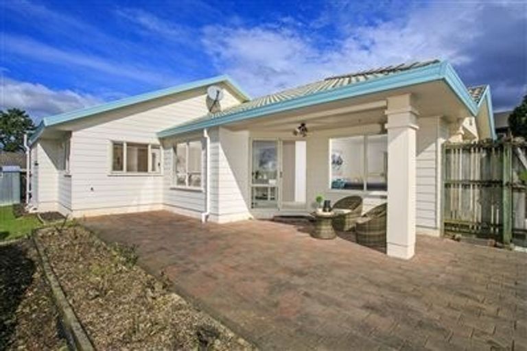 Photo of property in 2 Owl Court, Unsworth Heights, Auckland, 0632