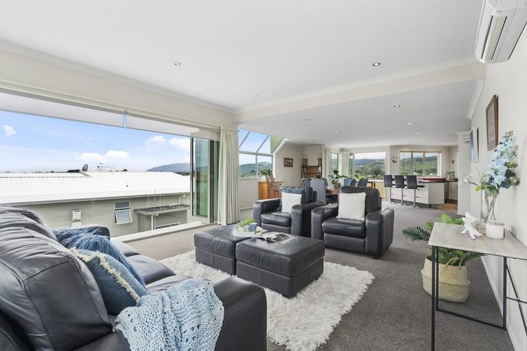 Photo of property in 2 Metzenthin Close, Raumati South, Paraparaumu, 5032