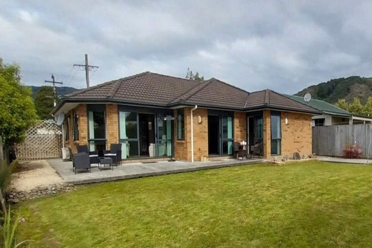 Photo of property in 72 Crampton Road, Reefton, 7830