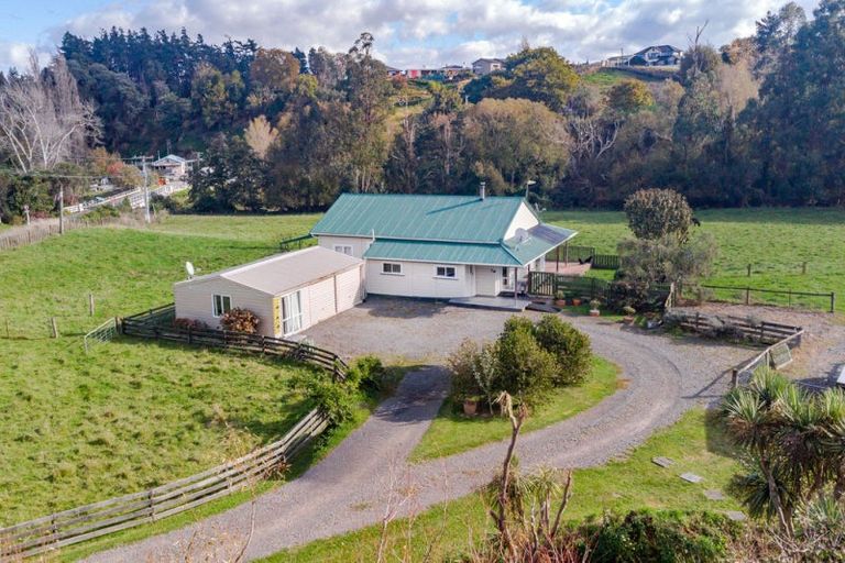 Photo of property in 41 Riverdale Road, Dannevirke, 4930