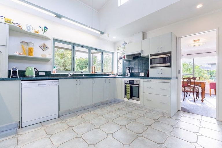 Photo of property in 29 Cranbrook Grove, Waikanae, 5036