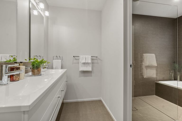 Photo of property in 2a Rushden Terrace, Red Beach, 0932