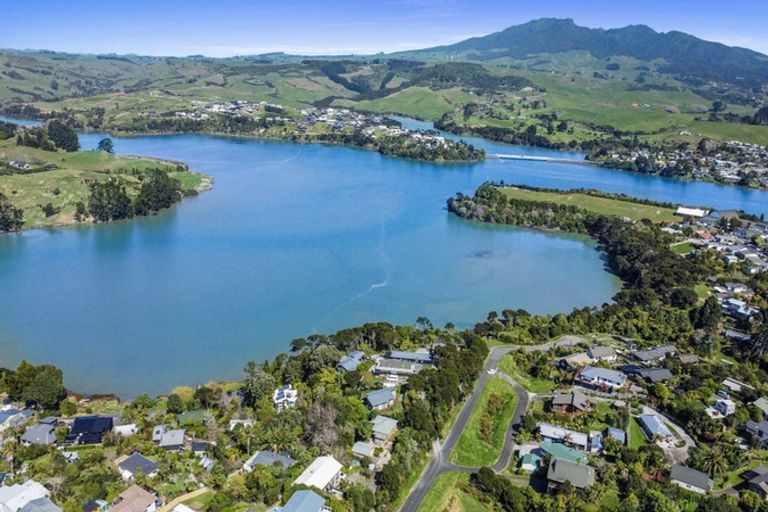 Photo of property in 6 Tutchen Avenue, Raglan, 3225