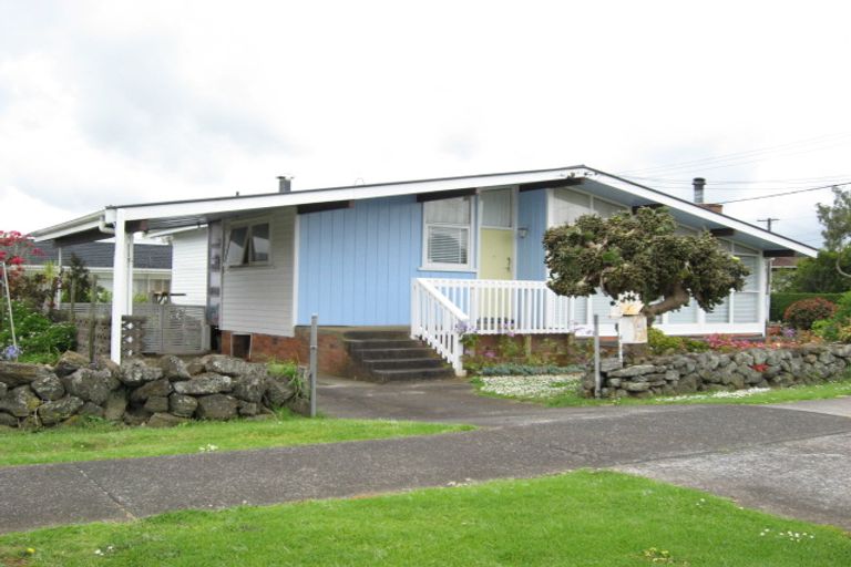 Photo of property in 42 Muir Avenue, Mangere Bridge, Auckland, 2022