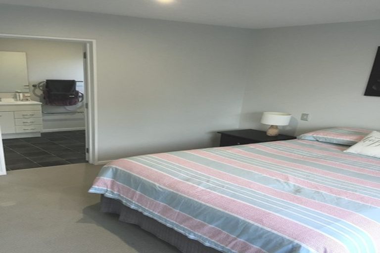 Photo of property in 91a Colwill Road, Massey, Auckland, 0614