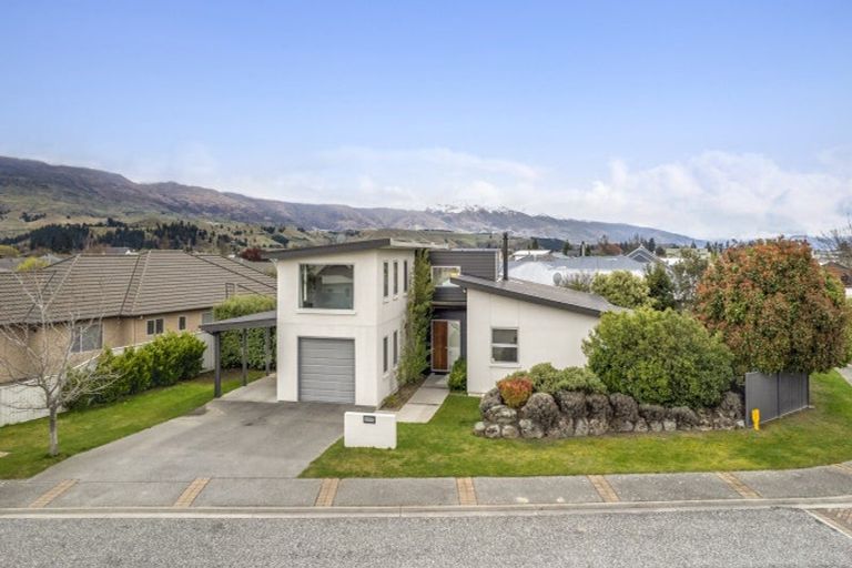 Photo of property in 9 Matthews Crescent, Cromwell, 9310