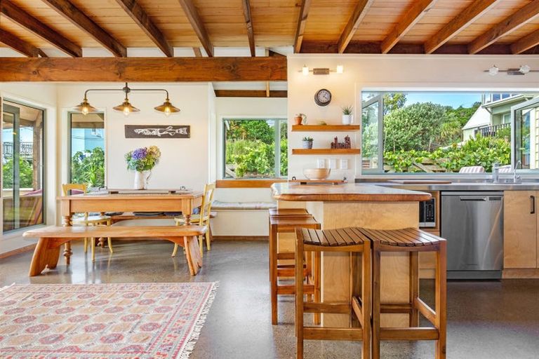 Photo of property in 81 Wellington Road, Paekakariki, 5034