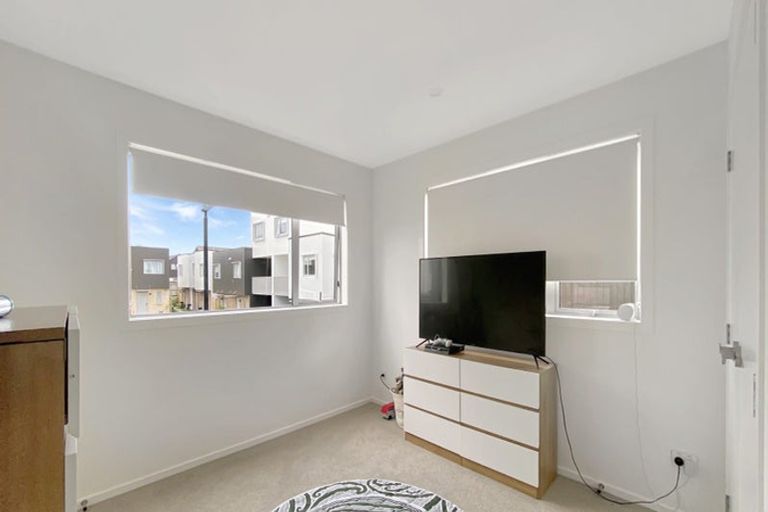 Photo of property in 2 Ngae Place, Mangere East, Auckland, 2024