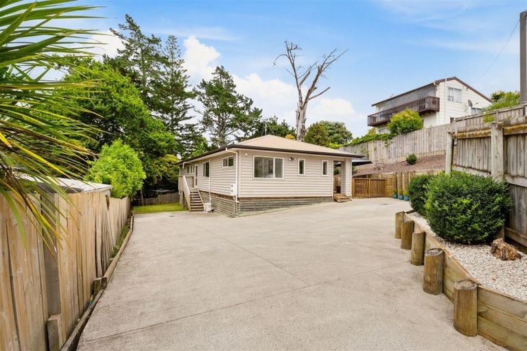 Photo of property in 2/49a Lancaster Road, Beach Haven, Auckland, 0626
