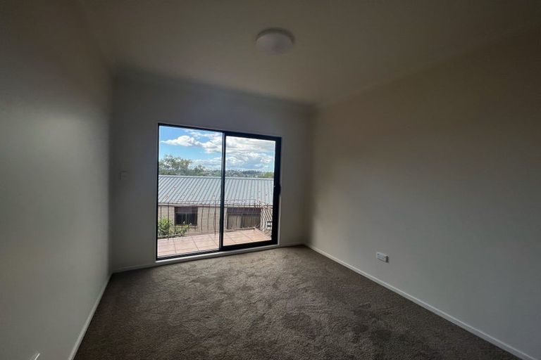 Photo of property in 12 Flagstaff Place, Massey, Auckland, 0614