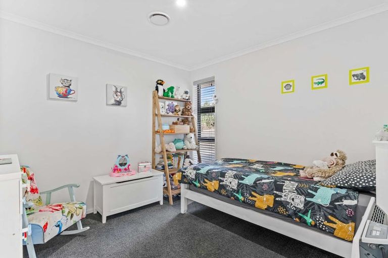 Photo of property in 2712 South Head Road, South Head, Helensville, 0874