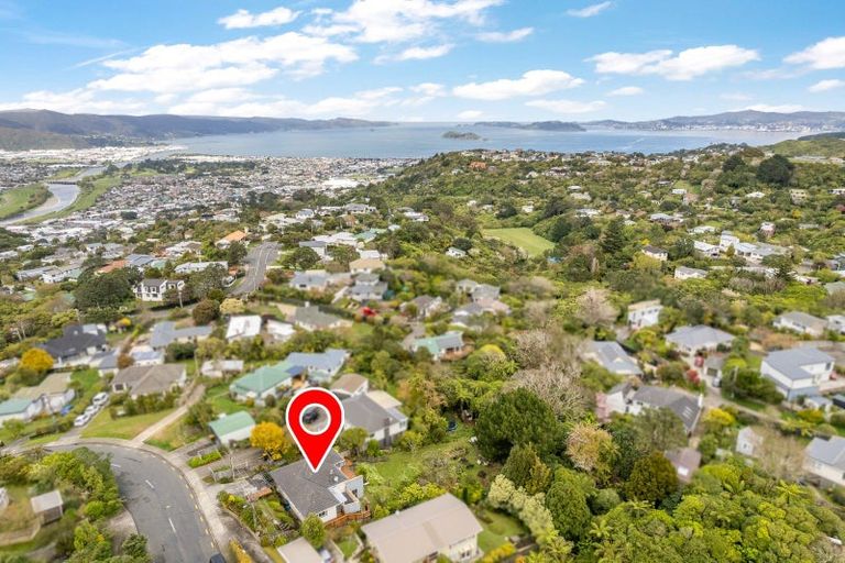 Photo of property in 35 Poto Road, Normandale, Lower Hutt, 5010