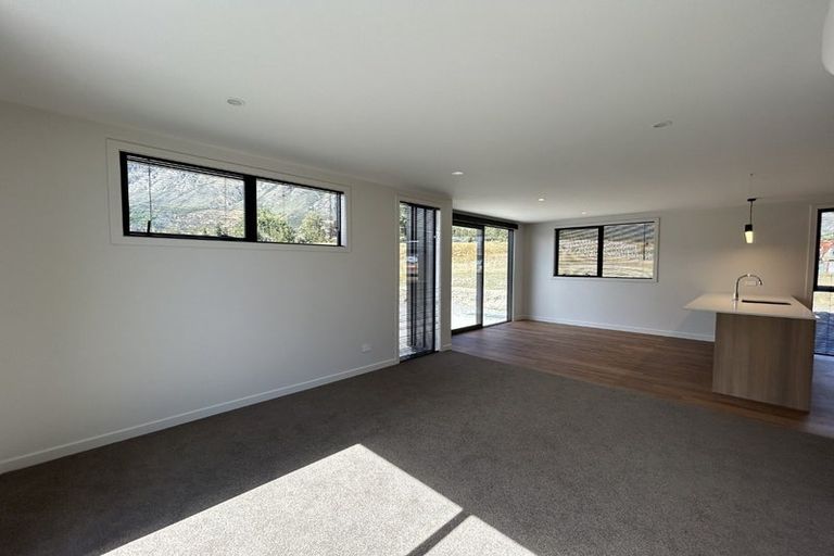 Photo of property in 18 Rowe Drive, Jacks Point, 9371