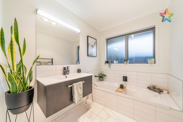 Photo of property in 2 Mooring Close, Whitby, Porirua, 5024