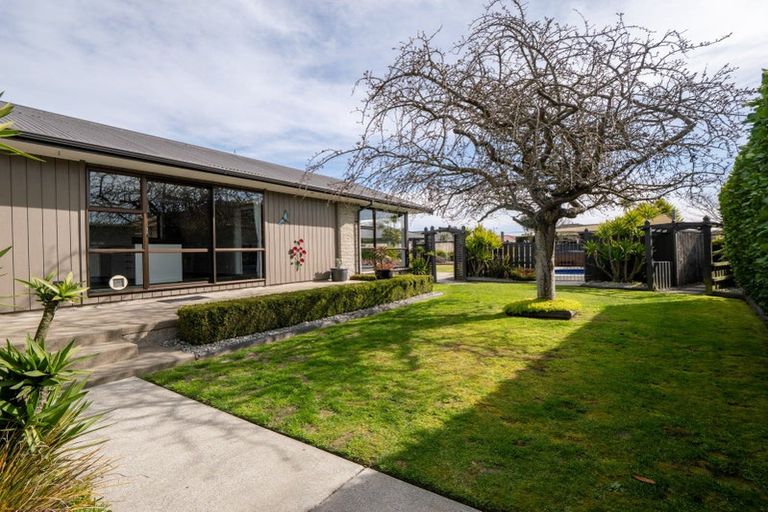 Photo of property in 12 Masham Road, Broomfield, Christchurch, 8042