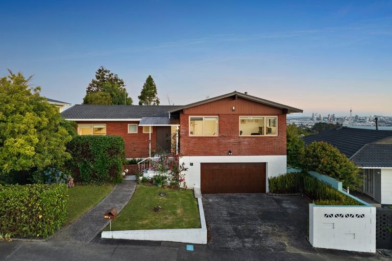 Photo of property in 6 Chelsea View Drive, Chatswood, Auckland, 0626