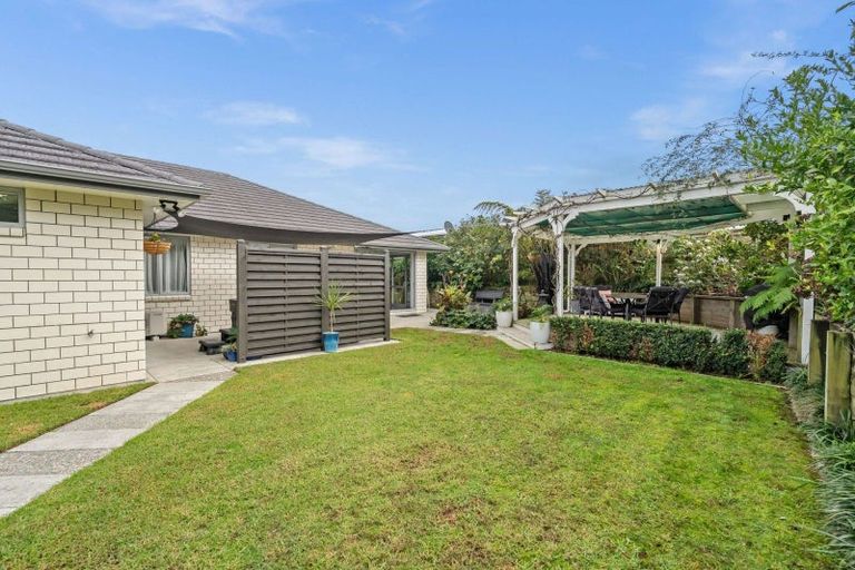 Photo of property in 25 Waitemata Drive, One Tree Point, 0118