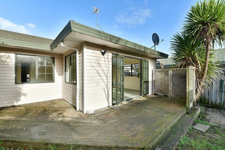 Photo of property in 1/20 Greta Place, Stanmore Bay, Whangaparaoa, 0932
