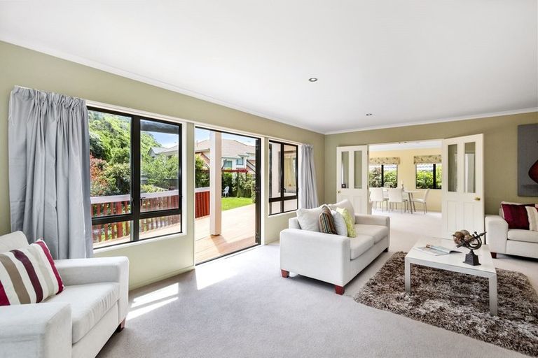 Photo of property in 106 Westchester Drive, Churton Park, Wellington, 6037