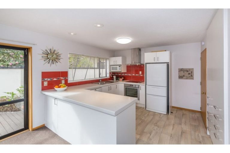 Photo of property in 8 Herbs Place, Cashmere, Christchurch, 8022