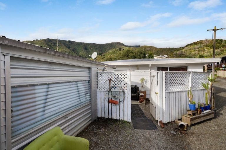 Photo of property in 25a Moana View Road, Waikawa, Picton, 7220