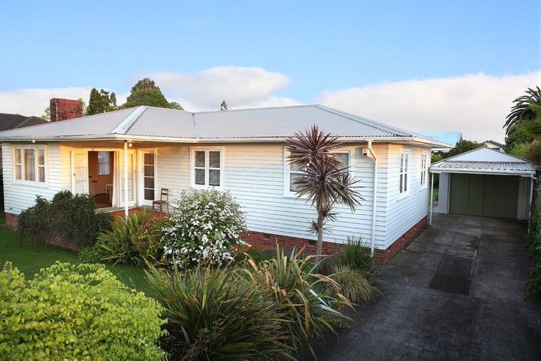 Photo of property in 32 Youngs Road, Papakura, 2110