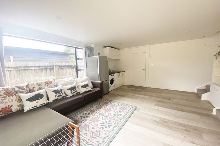 Photo of property in 28 Tamahere Drive, Glenfield, Auckland, 0629