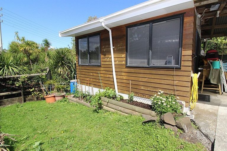 Photo of property in 88 Glendale Road, Glen Eden, Auckland, 0602