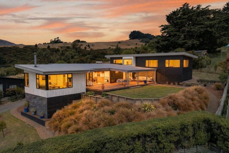 Photo of property in 106 Bayview Road, Charteris Bay, Lyttelton, 8971