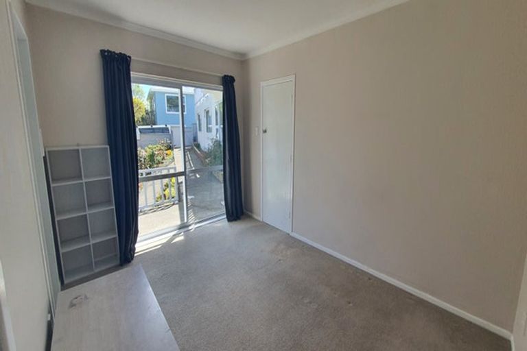Photo of property in 62 Taylor Terrace, Tawa, Wellington, 5028