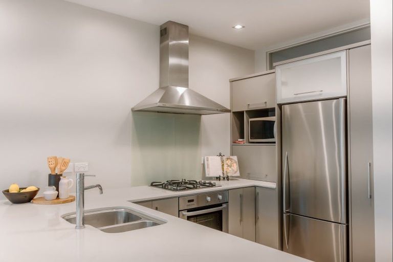 Photo of property in 2/35 Victoria Road, Mount Maunganui, 3116