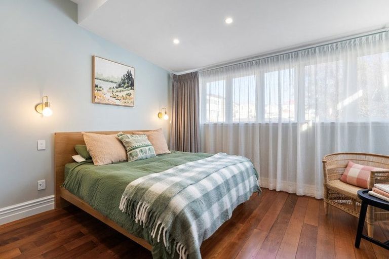 Photo of property in 33 Queen Street, Mount Victoria, Wellington, 6011