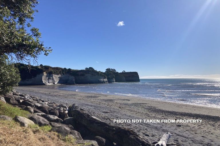 Photo of property in 91 Seventh Avenue, Urenui, 4377