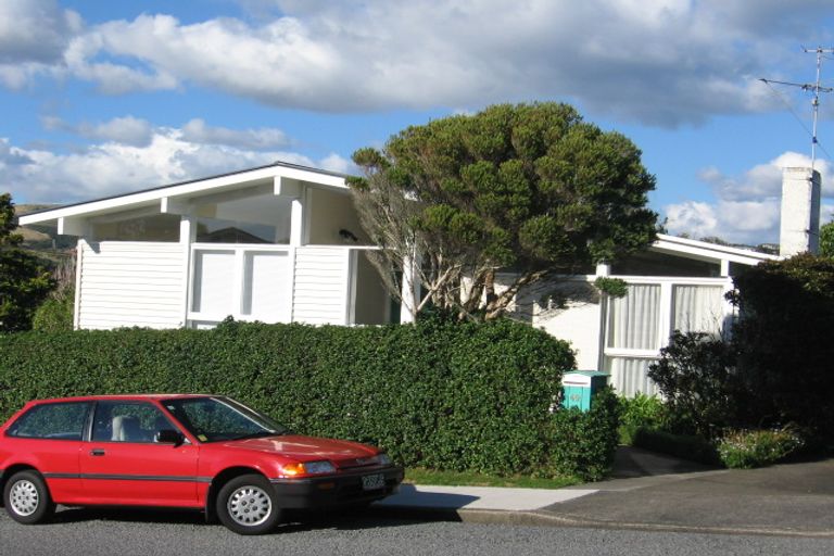 Photo of property in 49 Churton Drive, Churton Park, Wellington, 6037