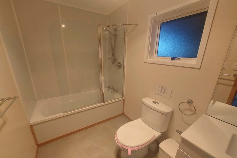 Photo of property in 30 Beach Road, Onerahi, Whangarei, 0110