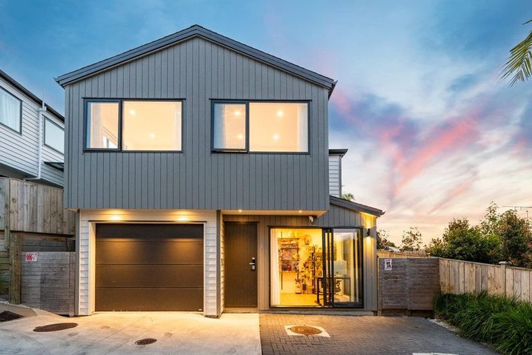 Photo of property in 152b Luckens Road, West Harbour, Auckland, 0618